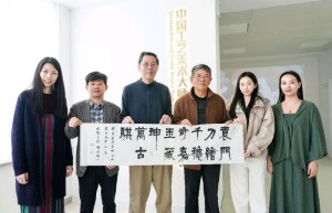 【洪紫千·百人志】袁嘉骐：镂月裁诗，一刃通灵